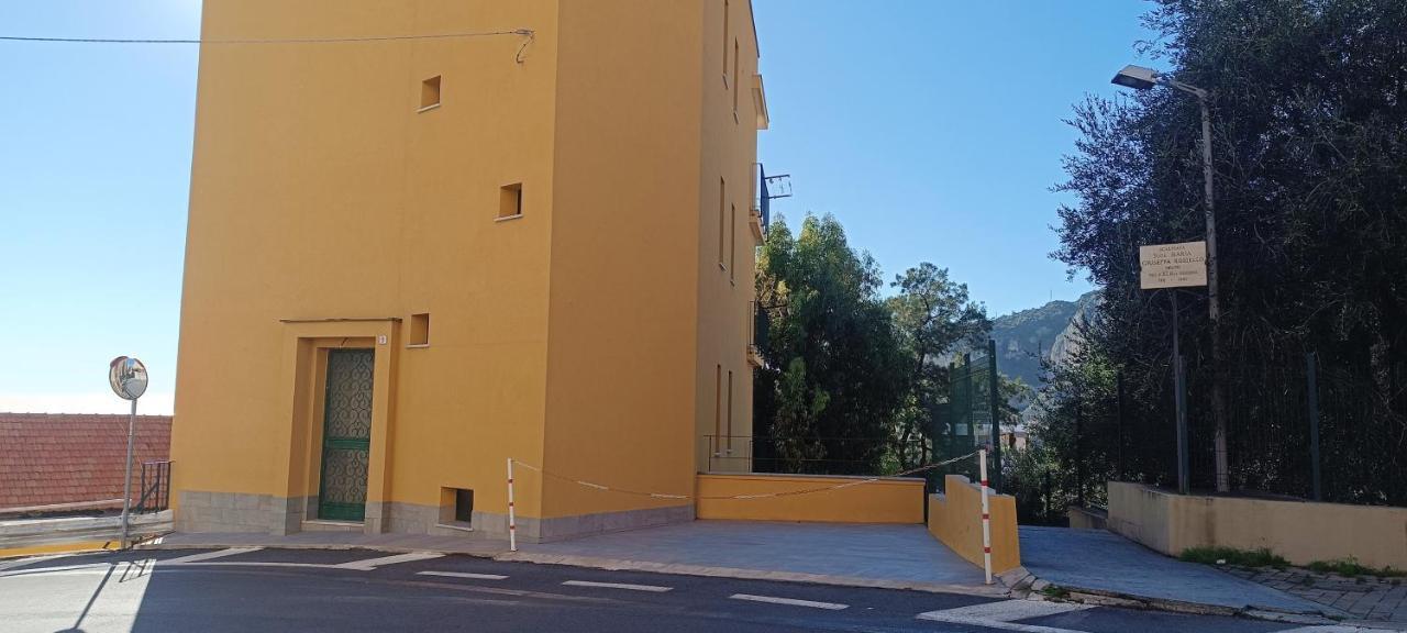 Apartamento Casa di Claude con posto auto Finale Ligure Exterior foto