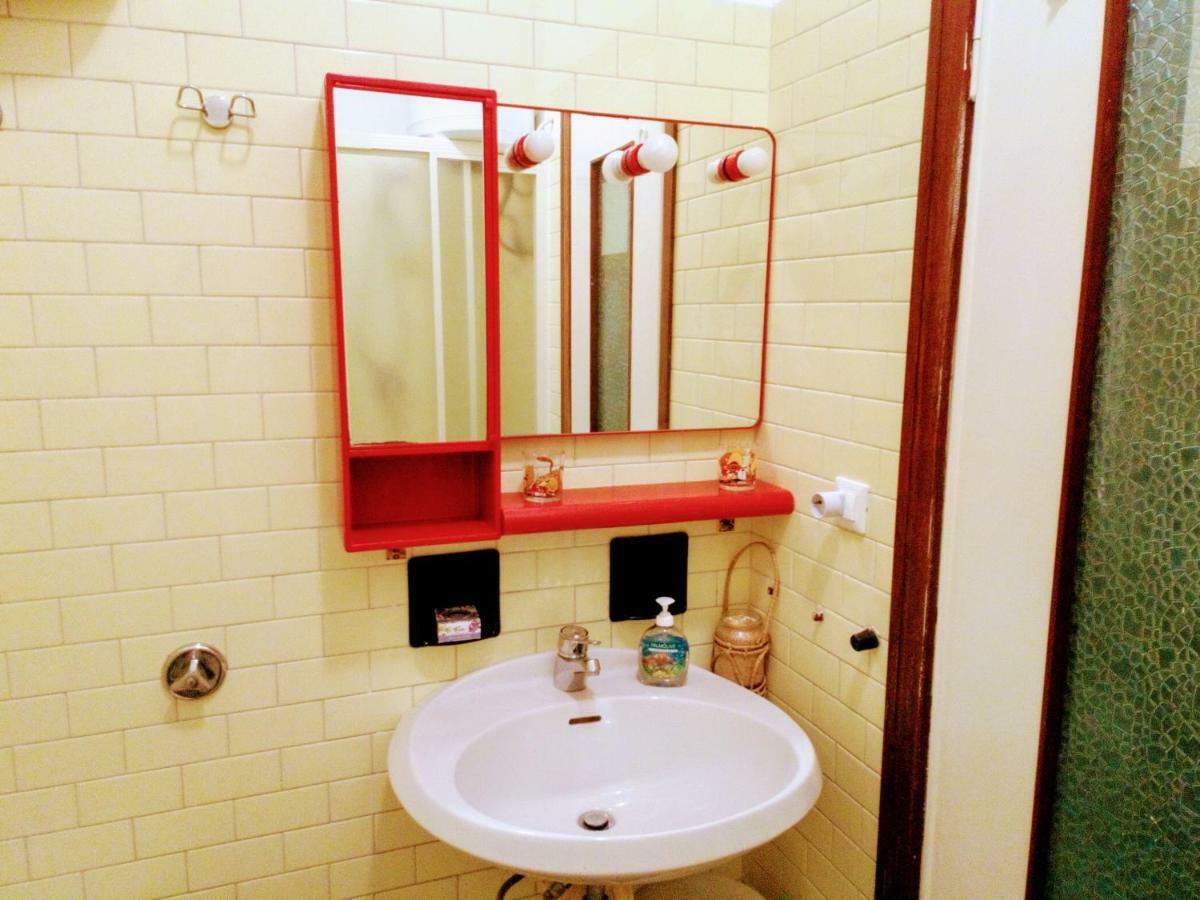 Apartamento Casa di Claude con posto auto Finale Ligure Exterior foto