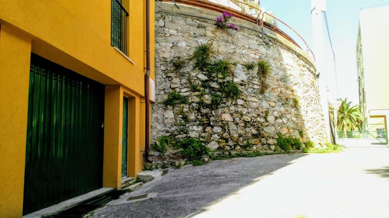 Apartamento Casa di Claude con posto auto Finale Ligure Exterior foto